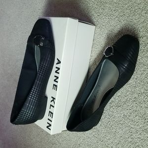 Anne Klein Black Akirela flats size 10